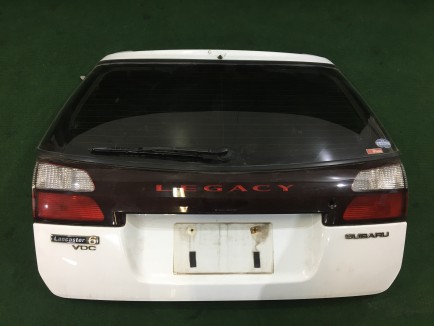 Portón trasero SUBARU LANCASTER OEM 60800AE040 BHE 2000 white / grey 0U4