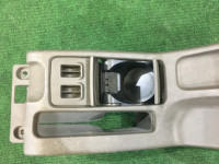 ที่วางแก้ว SUBARU LANCASTER OEM 66150AE020DG 92132AE000DG BHE 2000 white / grey 0U4