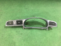 Рамка спидометра SUBARU LANCASTER OEM 66180AE000 BHE 2000 white / grey 0U4