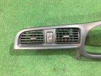 Рамка спидометра SUBARU LANCASTER OEM 66180AE000 BHE 2000 white / grey 0U4