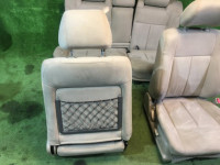 シート SUBARU LANCASTER OEM 64010AE700GE 64010AE710GE 64221AE130GE 64231AE130GE BHE 2000 white / grey 0U4