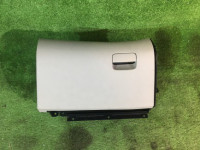 Porta-luvas SUBARU LEGACY OEM 66120AG000WA BP5 2004 white pearl 36J