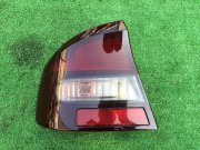 左尾灯 84201AE05B SUBARU LEGACY B4