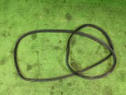 Уплотнитель пятой двери SUBARU LEGACY OEM 63516AE001, 63519AE200, 63516AE000 BH5 2002 silver 01G