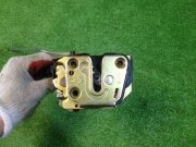 Замок двери задний правый SUBARU LANCASTER OEM 61032AE020 BH9 2000 silver 9G9