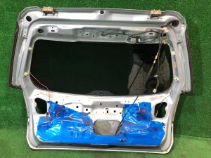 Tailgate цвет 01G SUBARU LEGACY OEM 60800AE040 BH5 2002 SILVER 01G