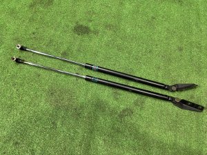 Амортизаторы крышки багажника