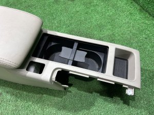 Бардачок подлокотник кожа SUBARU OUTBACK OEM 92111AG060WA BPE 2004 SILVER 39D, 3K3