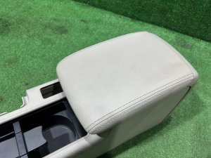 Бардачок подлокотник кожа SUBARU OUTBACK OEM 92111AG060WA BPE 2004 SILVER 39D, 3K3