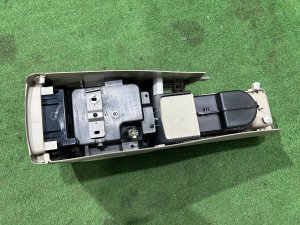 Бардачок подлокотник кожа SUBARU OUTBACK OEM 92111AG060WA BPE 2004 SILVER 39D, 3K3