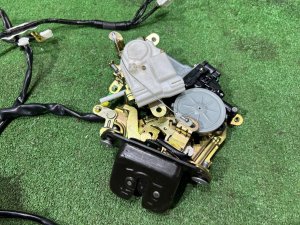 Замок пятой двери с доводчиком SUBARU OUTBACK OEM 63031AG000 BPE 2004 SILVER 39D, 3K3