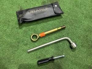 ชุดเครื่องมือ крюк SUBARU OUTBACK OEM 97032AG010 BPE 2004