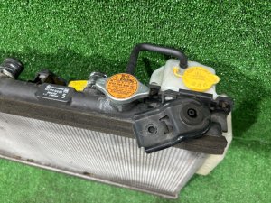 Радиатор двигателя SUBARU OUTBACK OEM 45111AG040 BPE 2004 EZ30