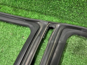 Уплотнитель дверей левый SUBARU OUTBACK OEM 63521AG010 BPE 2004 SILVER 39D, 3K3