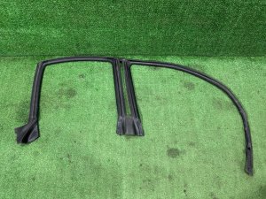 Уплотнитель дверей правый 63521AG000 SUBARU OUTBACK