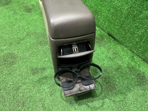 Бардачок подлокотник SUBARU LEGACY LANCASTER OEM 92111AE010AD BHE BH9 BH5 2001 SILVER/GREY 1U2