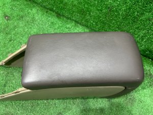 Бардачок подлокотник SUBARU LEGACY LANCASTER OEM 92111AE010AD BHE BH9 BH5 2001 SILVER/GREY 1U2