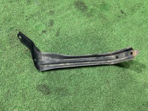 Крепление переднего бампера левое SUBARU LEGACY LANCASTER OEM 57707AE240 BHE 2001 SILVER/GREY 1U2