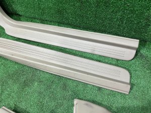 Накладки на пороги SUBARU LEGACY LANCASTER OEM 94060AE000GE 94060AE010GE 94061AE000GE 94061AE010GE BHE BH9 BH5 2001 SILVER/GREY 1U2