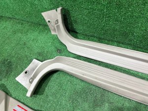 Накладки на пороги SUBARU LEGACY LANCASTER OEM 94060AE000GE 94060AE010GE 94061AE000GE 94061AE010GE BHE BH9 BH5 2001 SILVER/GREY 1U2