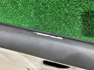 Обшивка дверей SUBARU LEGACY LANCASTER OEM 94210AE600AD 94210AE610AD 94220AE420AD 94220AE430AD BHE BH9 BH5 2001 SILVER/GREY 1U2