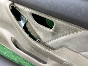 Обшивка дверей SUBARU LEGACY LANCASTER OEM 94210AE600AD 94210AE610AD 94220AE420AD 94220AE430AD BHE BH9 BH5 2001 SILVER/GREY 1U2