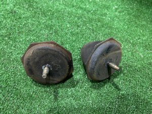 Отбойники рычагов задние SUBARU LEGACY LANCASTER OEM 20501AE010 BHE BH9 2001 EZ30 AT