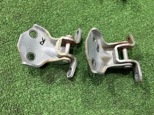 Петли двери передней правой 61220AC000 61220AC010 SUBARU LEGACY LANCASTER