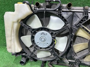 Радиатор двигателя SUBARU LEGACY LANCASTER OEM 45111AE060 BHE 2001 EZ30 AT