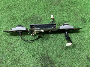 Ручка пятой двери SUBARU LEGACY LANCASTER OEM 62150AA211 84301AC030 BHE 2001 SILVER/GREY 1U2