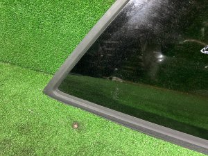 Стекло багажника правое целый молдинг SUBARU LEGACY LANCASTER OEM 65210AE250NB BHE 2001