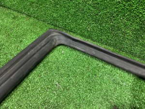 Уплотнитель дверей правый SUBARU LEGACY LANCASTER OEM 63521AE020 BHE BH9 BH5 BE5 BE9 BEE 2001 SILVER/GREY 1U2