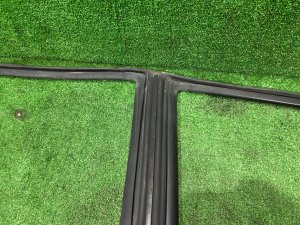 Уплотнитель дверей правый SUBARU LEGACY LANCASTER OEM 63521AE020 BHE BH9 BH5 BE5 BE9 BEE 2001 SILVER/GREY 1U2