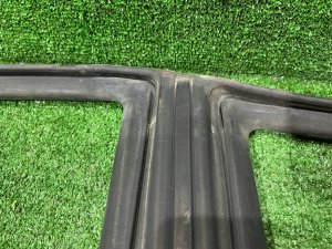 Уплотнитель дверей правый SUBARU LEGACY LANCASTER OEM 63521AE020 BHE BH9 BH5 BE5 BE9 BEE 2001 SILVER/GREY 1U2