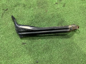 Крепление переднего бампера правое 57707AE230 SUBARU LEGACY LANCASTER