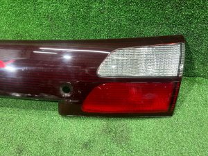Стоп планка Накладка пятой двери SUBARU LEGACY LANCASTER OEM 84251AE060 BHE 2001