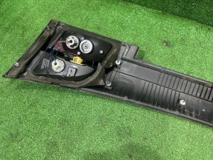 Стоп планка Накладка пятой двери SUBARU LEGACY LANCASTER OEM 84251AE060 BHE 2001