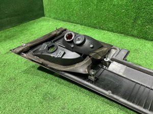 Стоп-сигнал пятой двери Накладка пятой двери SUBARU LEGACY LANCASTER OEM 84251AE060 BHE 2001