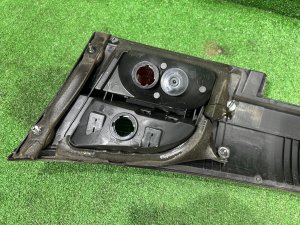 Стоп-сигнал пятой двери Накладка пятой двери SUBARU LEGACY LANCASTER OEM 84251AE060 BHE 2001