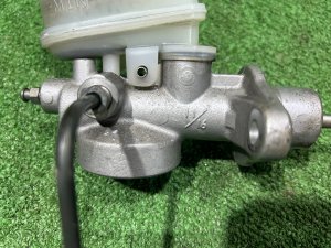 Главный цилиндр сцепления SUBARU FORESTER OEM 37230SC010 30620AA140 SH5 2007 EJ205 MT5