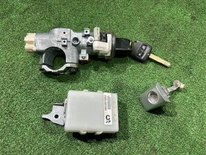 Замок зажигания Комплект замков 57491FG040 SUBARU FORESTER