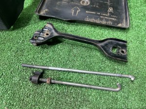 Крепление аккумулятора SUBARU FORESTER OEM 82182AG001 82161AG011 82122AG001 SH5 2007