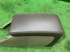 Бардачок подлокотник КОЖА SUBARU LEGACY LANCASTER OEM 92111AE010AD BHE BH9 BH5 2002 SILVER/GREY 1U2