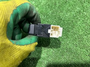 Кнопка Power/HOLD SUBARU LEGACY LANCASTER OEM 83245AE000 BHE 2002 EZ30 AT