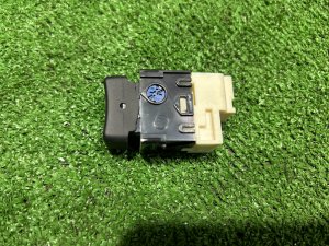 Кнопка Power/HOLD SUBARU LEGACY LANCASTER OEM 83245AE000 BHE 2002 EZ30 AT