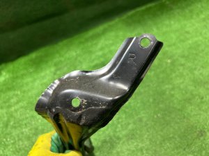 Крепление переднего бампера правое SUBARU LEGACY LANCASTER OEM 57707AE230 BHE 2002 SILVER/GREY 1U2