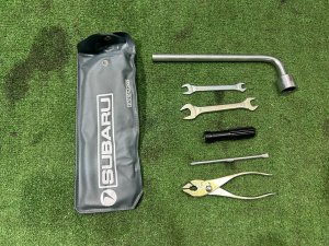 Набор инструментов SUBARU LEGACY LANCASTER OEM 97010AA020 BHE BH9 BH5 BE5 BE9 BEE 2002