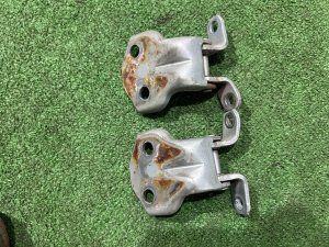 右フロントドアヒンジ SUBARU LEGACY LANCASTER OEM 61220AC000 61220AC010 BHE 2002 SILVER/GREY 1U2