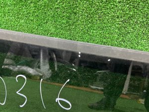 Стекло багажника правое целый молдинг SUBARU LEGACY LANCASTER OEM 65210AE250NB BHE 2002