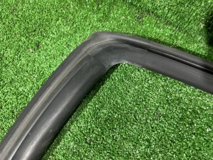 Уплотнитель дверей правый SUBARU LEGACY LANCASTER OEM 63521AE020 BHE BH9 BH5 BE5 BE9 BEE 2002 SILVER/GREY 1U2